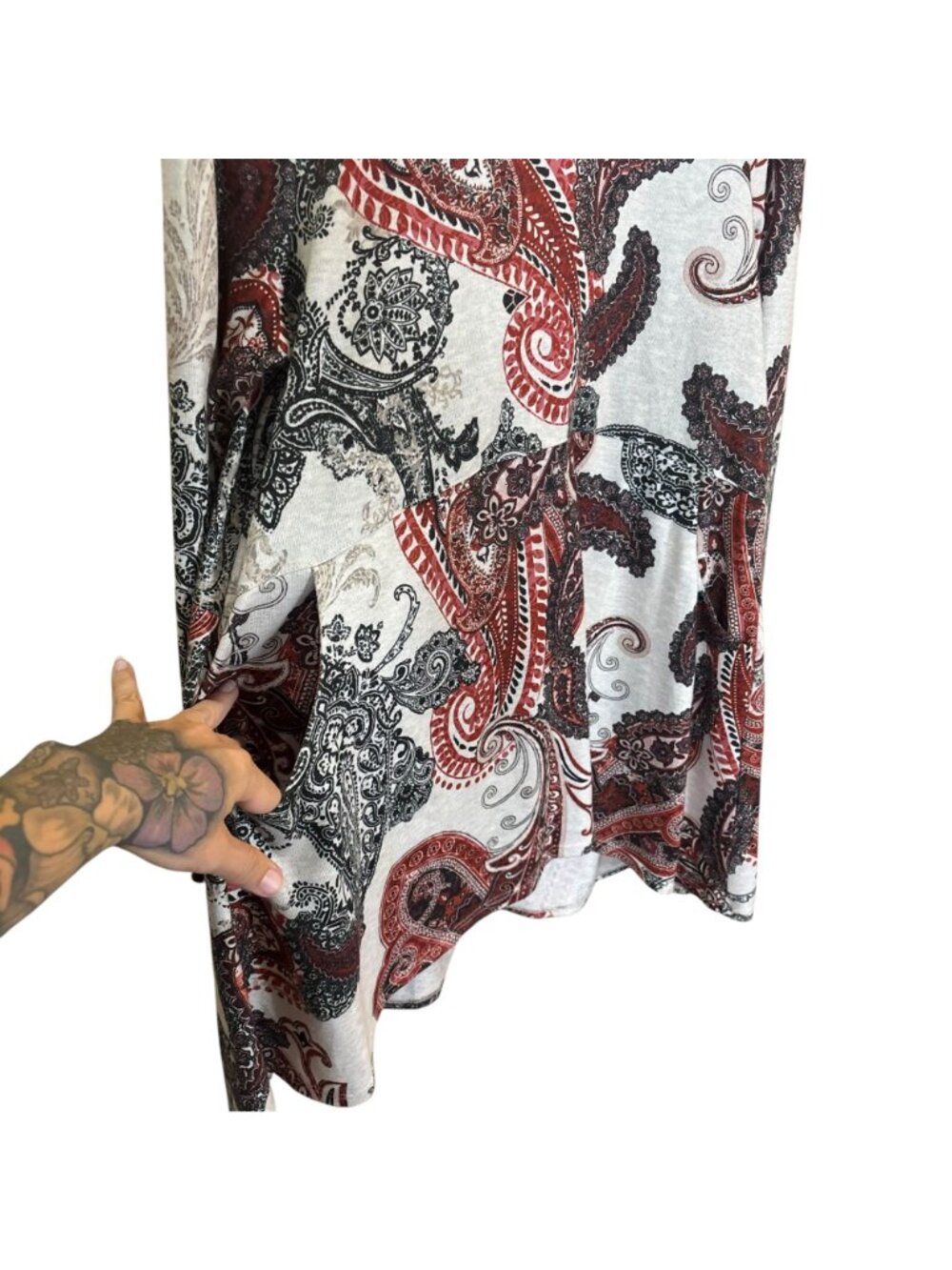 Chicos Red White Black Paisley Long Sleeve Knit Tunic Top 1 Medium - Picture 6 of 9